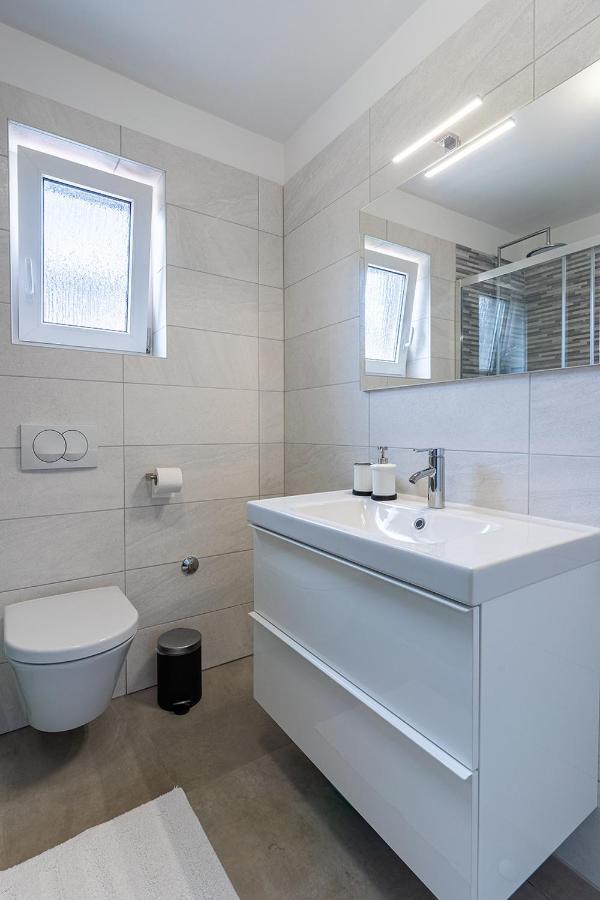 Apartmani Utmar ツレス エクステリア 写真