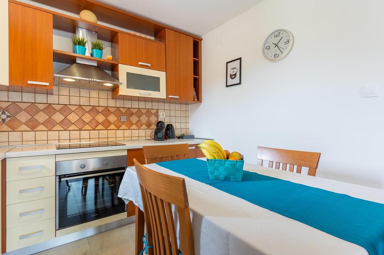 Apartmani Utmar ツレス エクステリア 写真