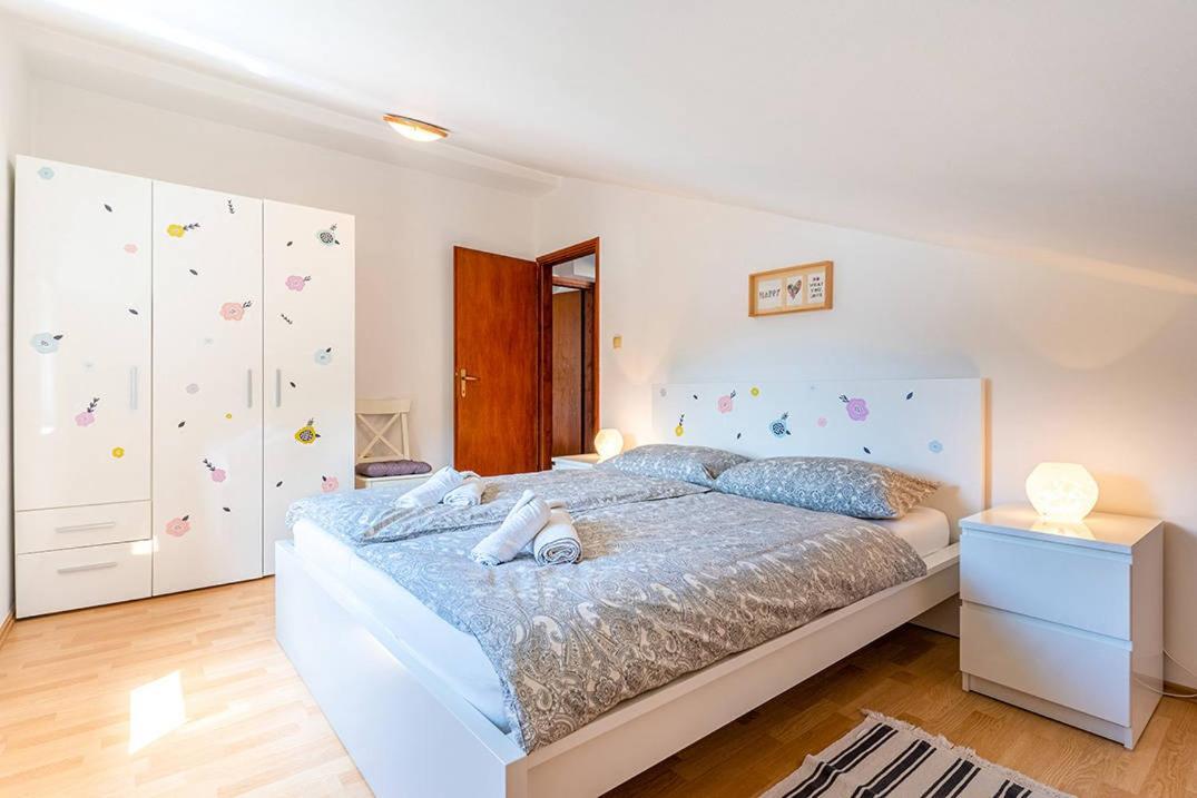 Apartmani Utmar ツレス エクステリア 写真