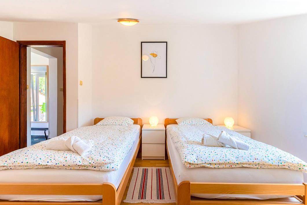 Apartmani Utmar ツレス エクステリア 写真
